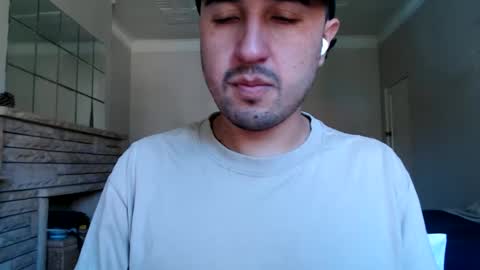 Snapshot of fred_555 chatting on February 18, 1:10 am fred_555 online show from February 18, 1:10 am