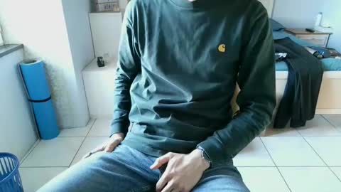 Snapshot of french_666999 chatting on February 6, 8:50 am French 666999 online show from February 6, 8:50 am