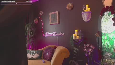 Louise or Lou 3 online show from March 17, 1:38 pm