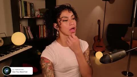 Snapshot of fresatanica chatting on October 12, 12:03 am Vale online show from October 12, 12:03 am