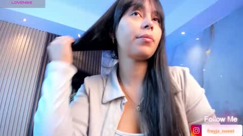 Snapshot of freyja_sweet_ chatting on October 7, 12:45 pm Freyja Sweet online show from October 7, 12:45 pm