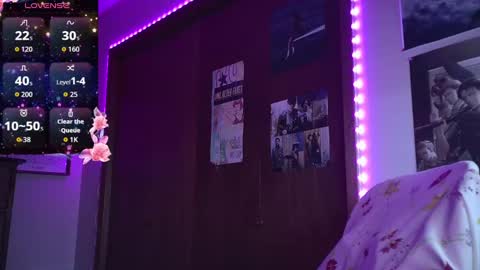 FreyaTheGemini online show from October 1, 2:43 am