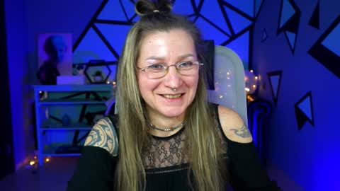 Frida Tander online show from February 8, 1:01 pm