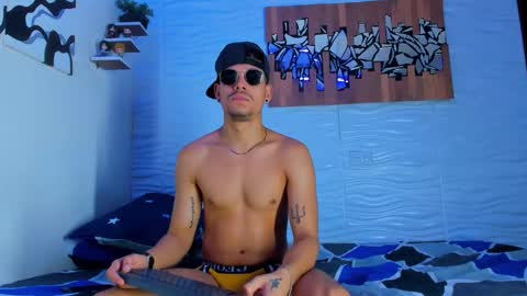 Snapshot of friendsofeverything_ chatting on September 20, 10:13 pm Adam y pitter online show from September 20, 10:13 pm