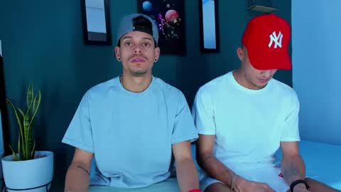 Snapshot of friendsofeverything_ chatting on March 2, 11:20 pm Adam y pitter online show from March 2, 11:20 pm