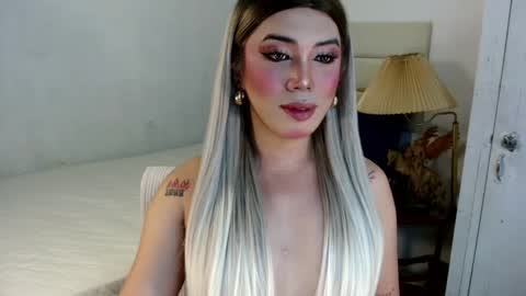 MISS NEILLY online show from November 8, 2:58 am