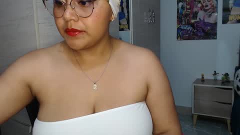 Mia and Gary  online show from October 8, 2:19 am