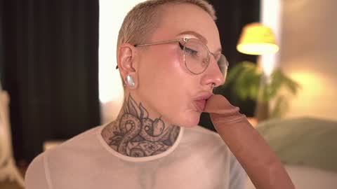 Eva         all my links   online show from September 21, 1:04 pm