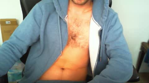 Snapshot of funnyeucouple chatting on October 13, 7:32 am YWhiteNiceMan online show from October 13, 7:32 am