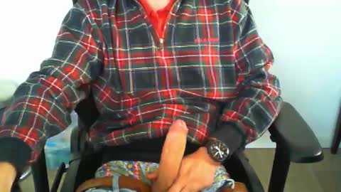 Snapshot of funnyeucouple chatting on September 28, 4:05 pm YWhiteNiceMan online show from September 28, 4:05 pm