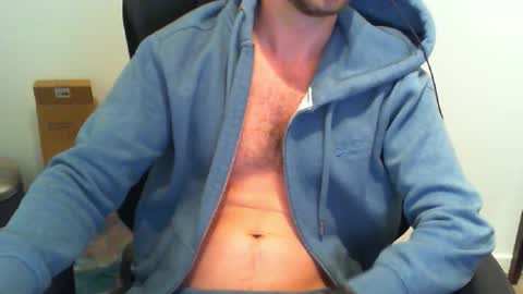 Snapshot of funnyeucouple chatting on October 14, 8:34 pm YWhiteNiceMan online show from October 14, 8:34 pm
