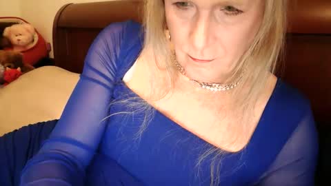 Jessie Love online show from November 2, 11:32 am