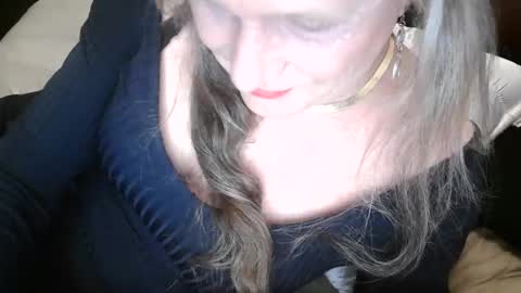 Jessie Love online show from December 1, 10:24 am