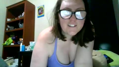 fuzzypeaches87 online show from February 6, 2:48 am