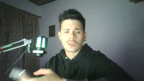 DonNadie online show from May 5, 1:01 am