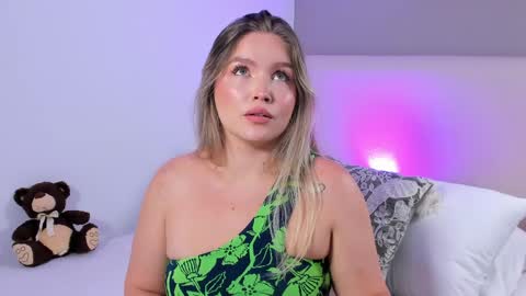Gaia Baker  online show from May 17, 6:11 am