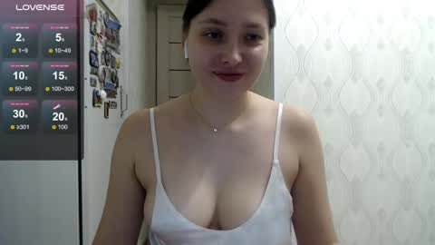 genev__ievee online show from May 30, 8:07 pm