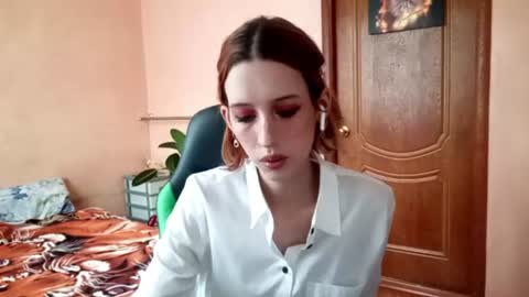 Ellie online show from June 25, 3:28 pm