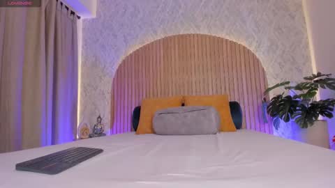 Kendal  online show from September 10, 9:05 pm