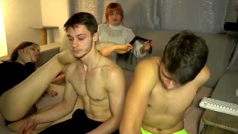 Jean and Isa couple Van online show from November 15, 10:28 am