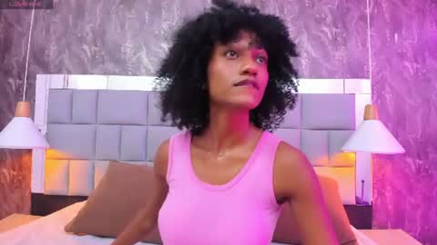 gia_bell online show from June 22, 1:07 pm