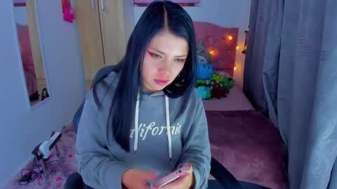 Snapshot of gia_contii chatting on December 20, 12:41 am giaaaa   online show from December 20, 12:41 am