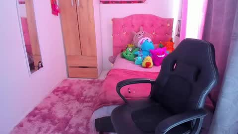Snapshot of gia_contii chatting on December 16, 3:00 pm giaaaa   online show from December 16, 3:00 pm