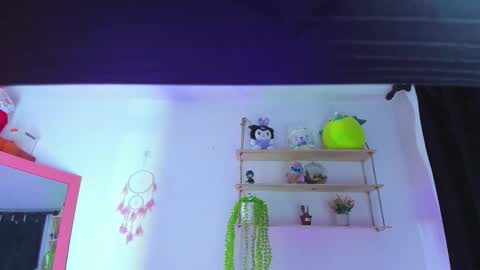 giaaaa   online show from March 3, 12:28 am