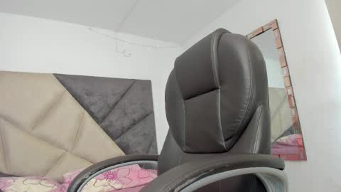 Gia  online show from April 5, 6:05 pm