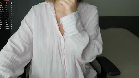 Snapshot of gigihadd chatting on September 22, 3:27 pm gigihadd online show from September 22, 3:27 pm