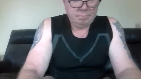 gimmmieoooo online show from April 6, 1:03 am