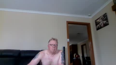 gimmmieoooo online show from April 26, 4:10 am