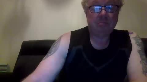 gimmmieoooo online show from April 9, 7:36 am