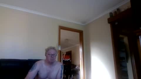 gimmmieoooo online show from April 3, 10:28 pm