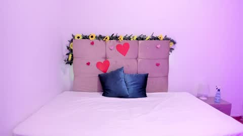 Snapshot of ginelawest chatting on February 26, 1:36 am Gine online show from February 26, 1:36 am