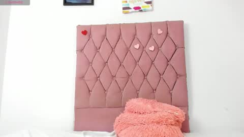 Snapshot of ginelawest chatting on October 9, 5:24 am Gine online show from October 9, 5:24 am