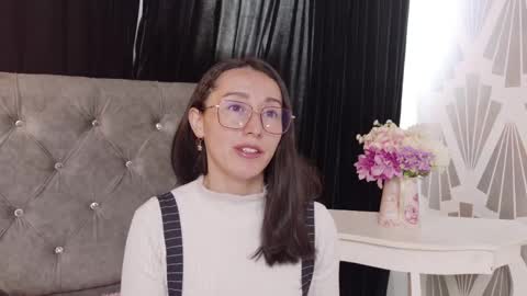 Snapshot of ginevra_esposito chatting on September 17, 12:52 pm Ginn online show from September 17, 12:52 pm