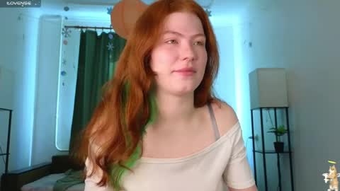 gingercute17 online show from March 29, 5:42 am