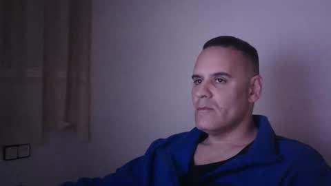 Snapshot of gioshadow chatting on December 24, 9:11 pm gioshadow online show from December 24, 9:11 pm