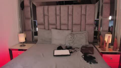 GIRL GRAY online show from May 16, 6:06 pm