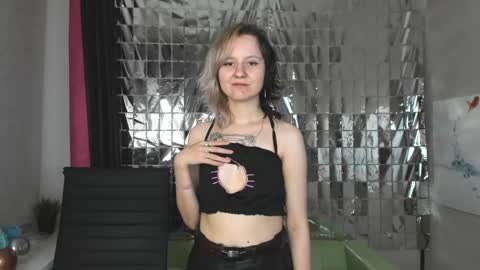 girl_next_doorr online show from January 18, 6:32 pm