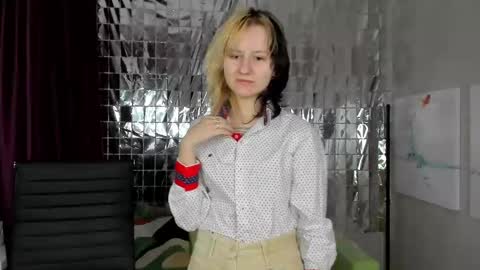 girl_next_doorr online show from January 3, 12:18 pm