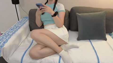 Girlfriend online show from April 10, 3:50 pm