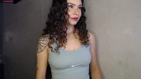 Snapshot of girlonhotflames chatting on January 31, 9:48 am LananaSofia and Boy online show from January 31, 9:48 am
