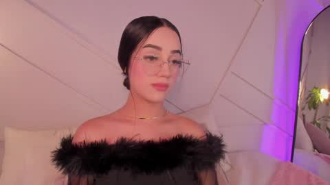 GisellePalmer  online show from April 3, 6:15 pm