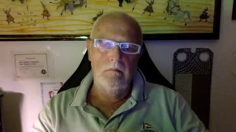 giutomma930394 online show from May 27, 9:12 pm