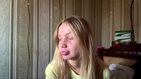 Hello My name is Ashley online show from March 22, 9:02 am