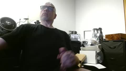 glaikind925958 online show from May 2, 4:07 am