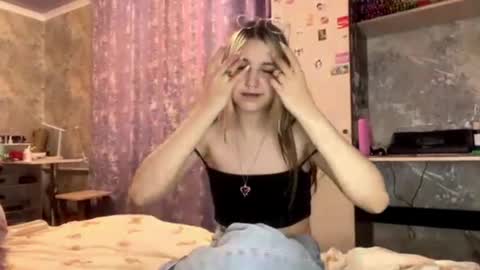 Kelly online show from April 30, 8:57 pm