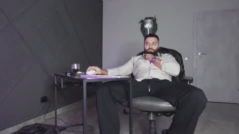 Matthew .. for short call me Matt online show from November 8, 4:48 am